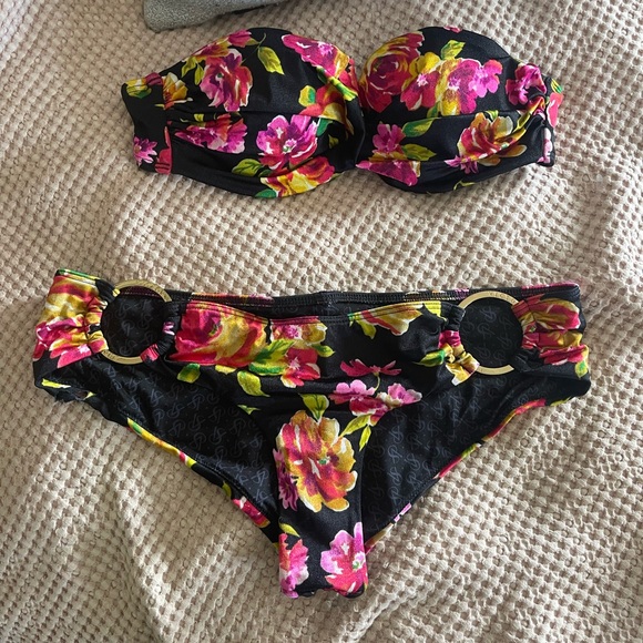 Victoria Secret Bikini Top - Picture 2 of 2